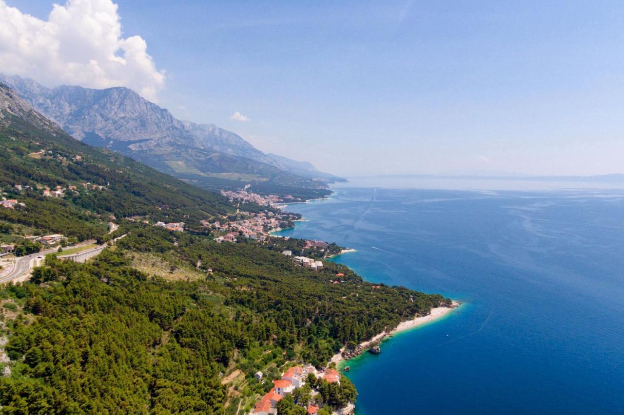 Apartments With A Parking Space Brela, Makarska - 18495 Esterno foto