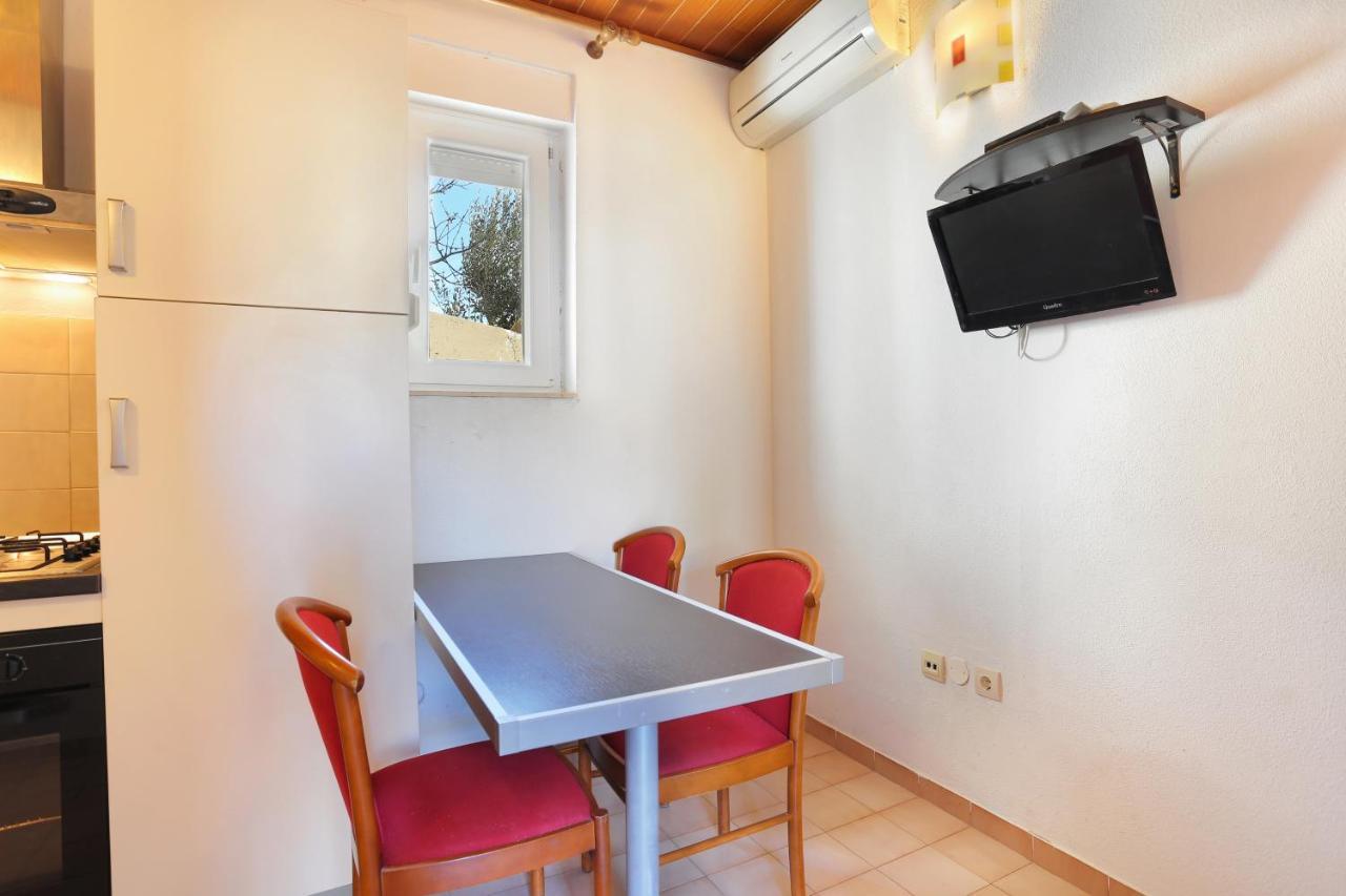 Apartments With A Parking Space Brela, Makarska - 18495 Esterno foto