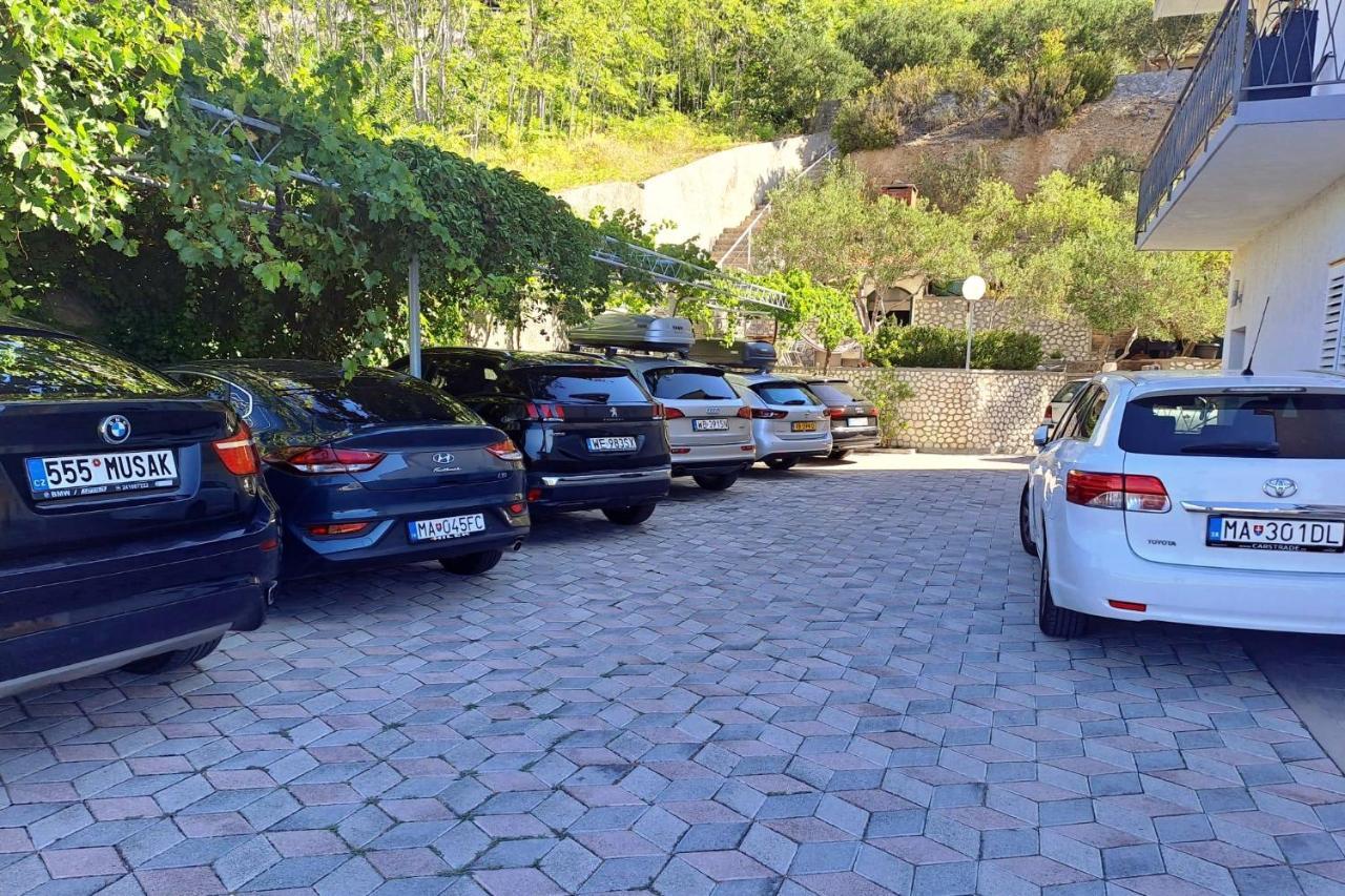 Apartments With A Parking Space Brela, Makarska - 18495 Esterno foto