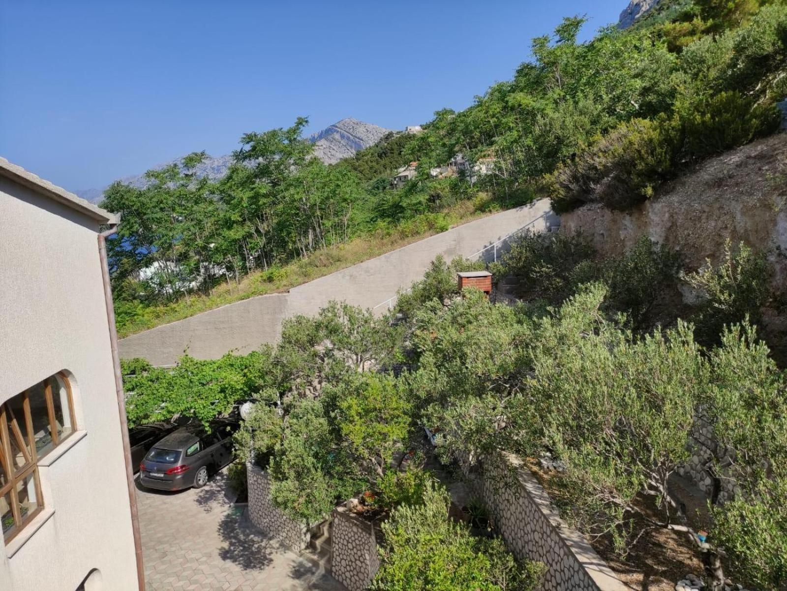 Apartments With A Parking Space Brela, Makarska - 18495 Esterno foto